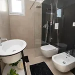 Levante - & Jacuzzi Lägenhet *