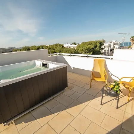 Levante - & Jacuzzi Torre Santa Sabina